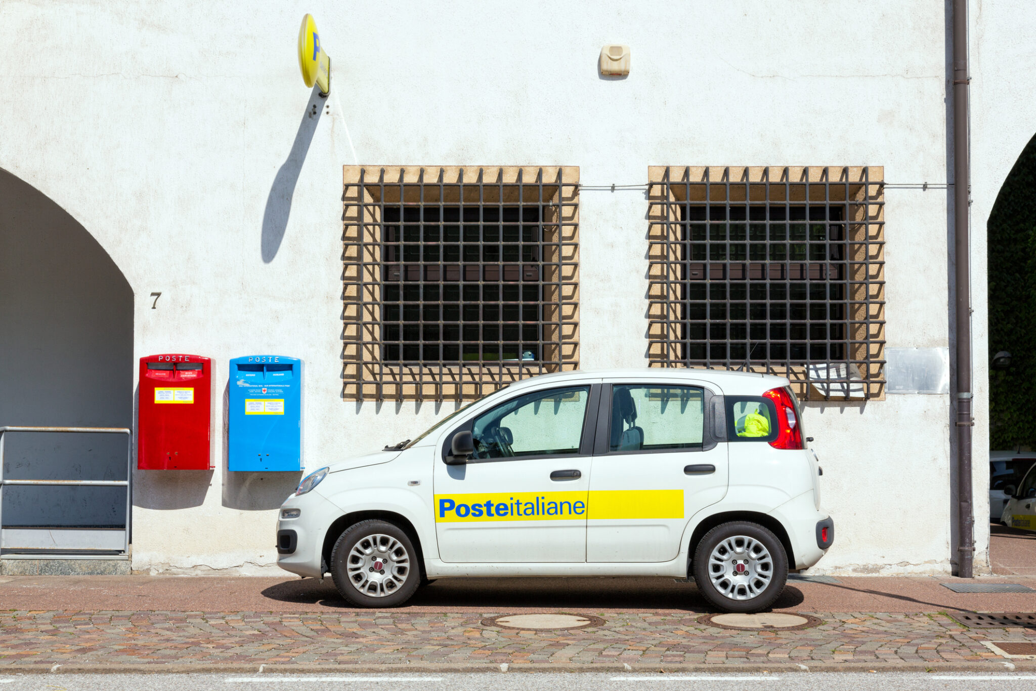 Poste: dal 1° maggio posta prioritaria esce dal servizio universale